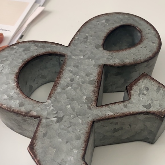 & decor - Picture 2 of 3